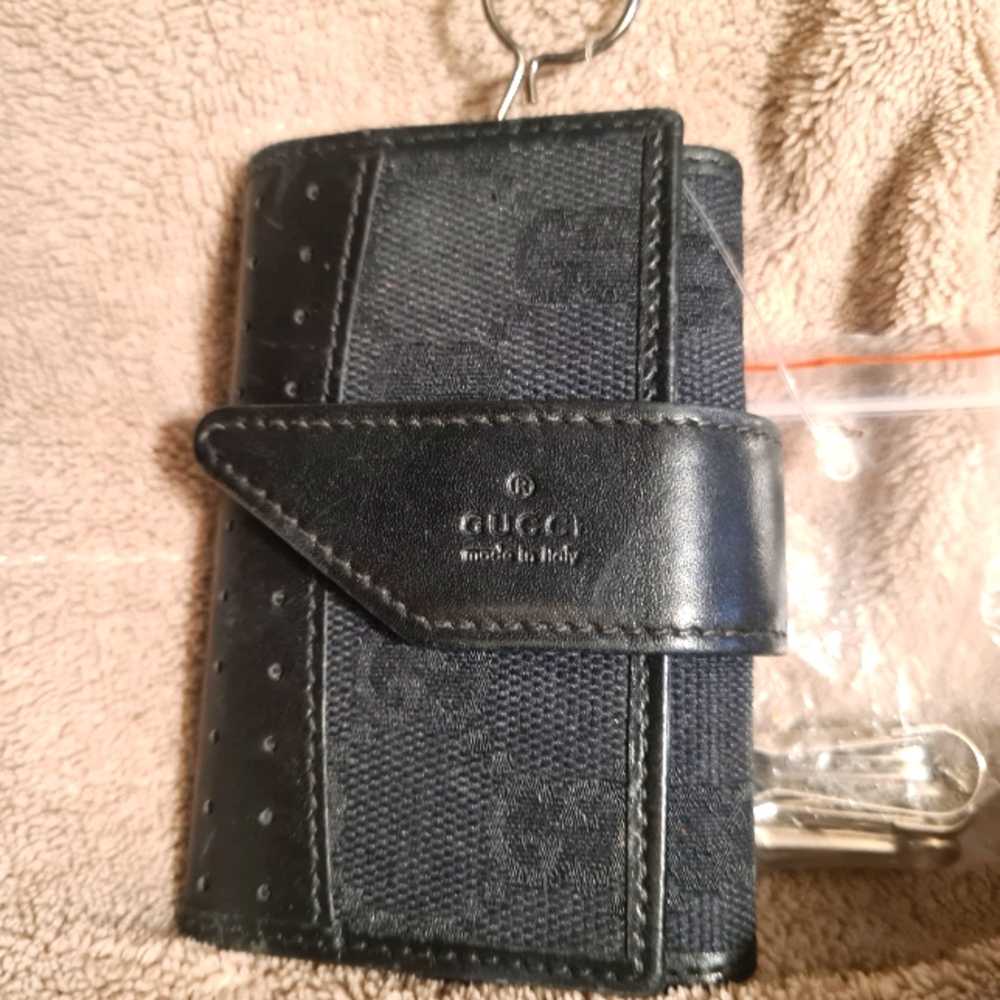GUCCI LEATHER LOGO KEY WALLET